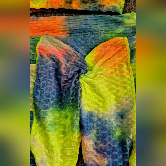 Colorful Tie-Dye Textured Activewear Set - Picture 7 of 8